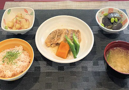食事提供イメージ