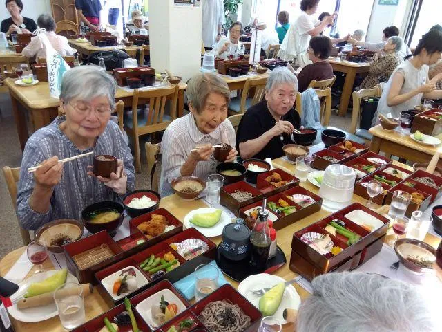 昼食の様子
