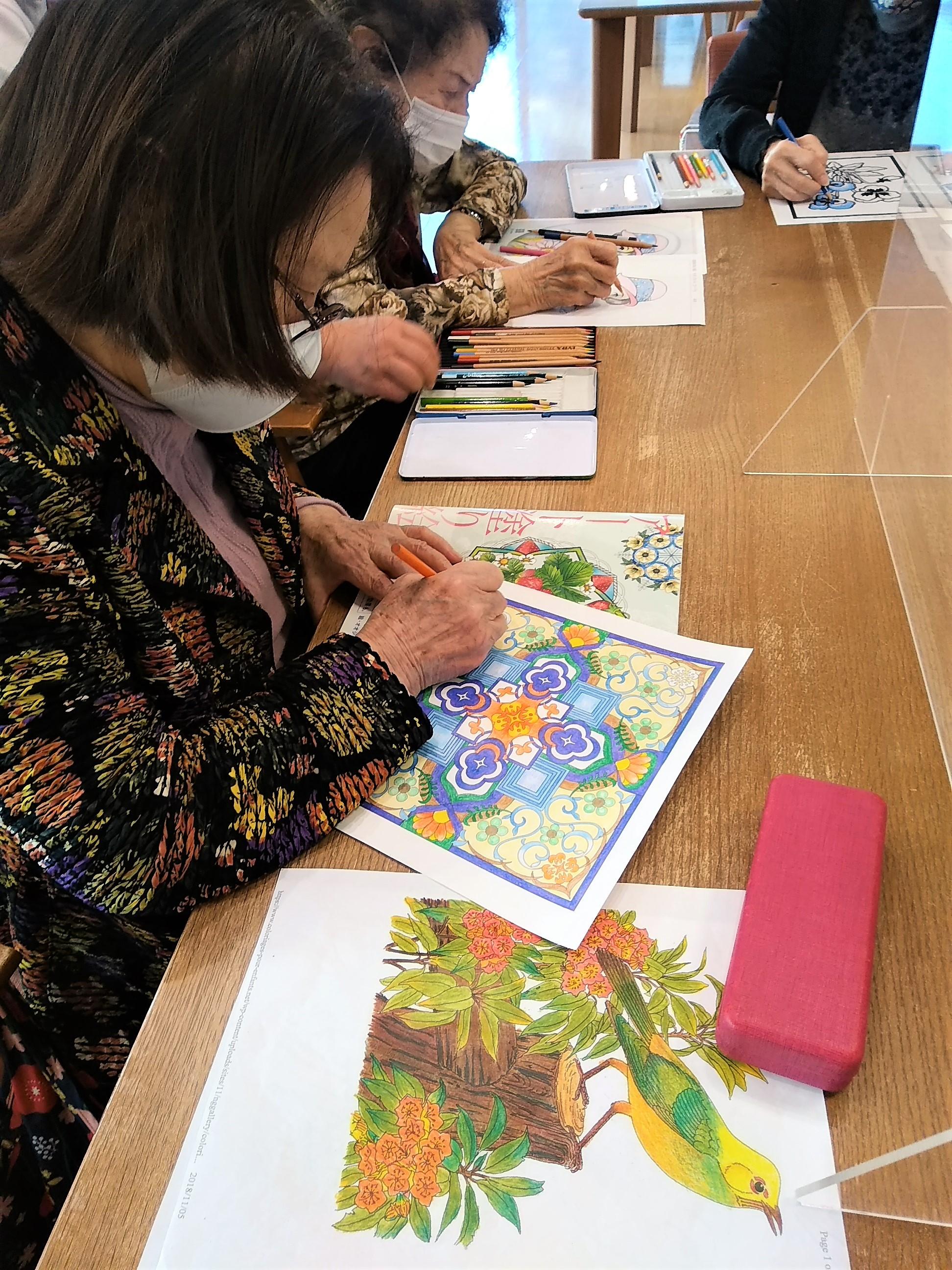 大人の塗り絵 グレイプス川崎新町 ツクイ サンフォレスト川崎新町 サービス付き高齢者向け住宅 介護のことならツクイ