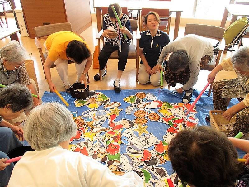 魚釣りゲーム グレイプス川崎新町 ツクイ サンフォレスト川崎新町 サービス付き高齢者向け住宅 介護のことならツクイ
