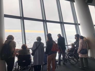 東京スカイツリーと八芳園に日帰りバスツアー レオーダ新百合ヶ丘 ツクイ新百合ヶ丘駅前 サービス付き高齢者向け住宅 介護のことならツクイ 東京スカイツリーと八芳園に日帰りバスツアー レオーダ新百合ヶ丘 ツクイ新百合ヶ丘駅前 サービス付き高齢者向け住宅 介護のことならツクイ