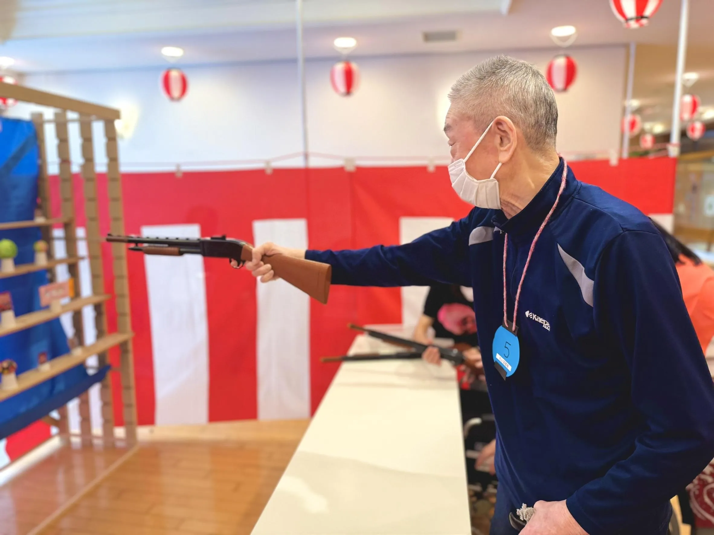 別のお客様が銃を構える様子