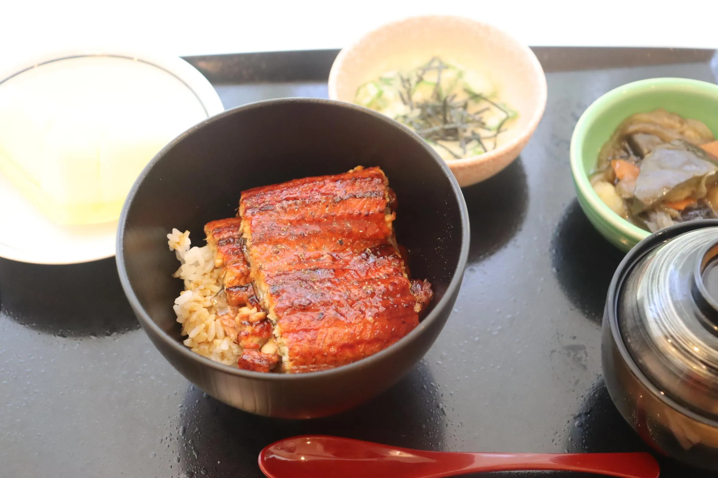 豪華うな丼！これを食べて、暑い夏を乗り切るぞ！！！