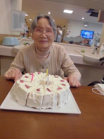 4月のご報告です 誕生日会 ツクイ サンシャイン岡谷 介護付有料老人ホーム 介護のことならツクイ 4月のご報告です 誕生日会 ツクイ サンシャイン岡谷 介護付有料老人ホーム 介護のことならツクイ