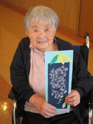 藤の花 の短冊を作りましょう ツクイ サンシャイン仙台 介護付有料老人ホーム 介護のことならツクイ 藤の花 の短冊を作りましょう ツクイ サンシャイン仙台 介護付有料老人ホーム 介護のことならツクイ