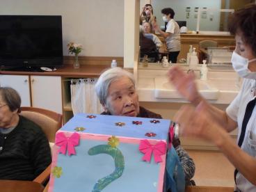 箱の中身は何でしょう ゲーム ツクイ サンシャイン三鷹深大寺 介護付有料老人ホーム 介護のことならツクイ 箱の中身は何でしょう ゲーム ツクイ サンシャイン三鷹深大寺 介護付有料老人ホーム 介護のことならツクイ