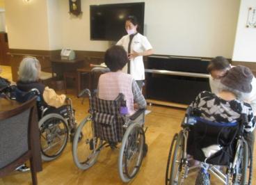 機能訓練 小集団プログラム ツクイ サンシャイン成城 介護付有料老人ホーム 介護のことならツクイ
