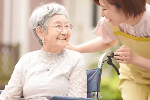 お客様と訪問介護の介護スタッフ