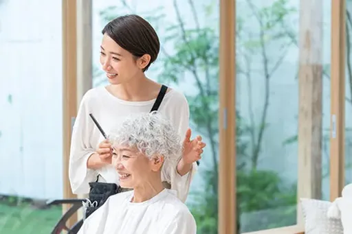 【訪問理美容】快適な生活とおしゃれをサポートする理美容サービス